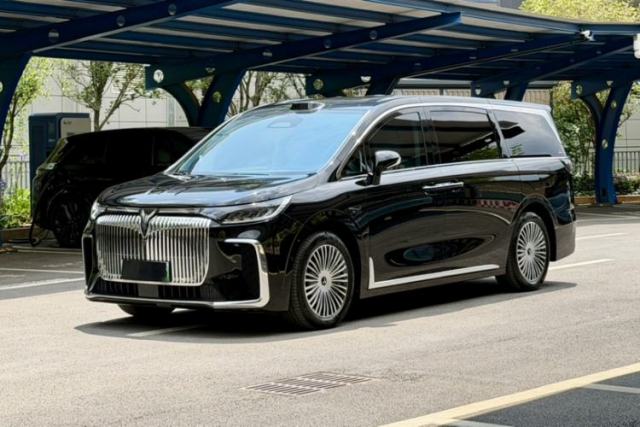 Used VOYAH Dream 2025 PHEV Four-Wheel Drive Prestige Qiankun Edition