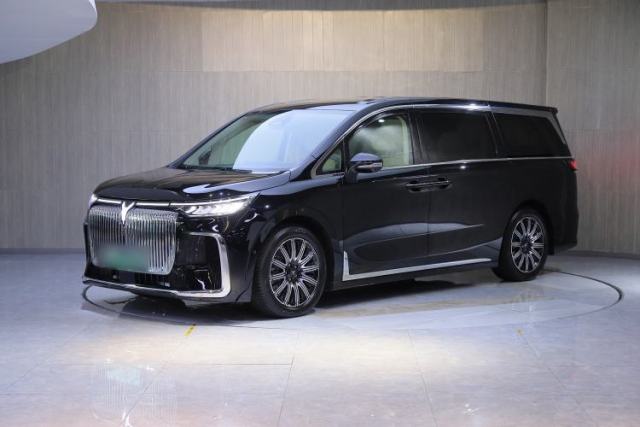 Used VOYAH Dream 2025 EV Four-Wheel Drive Flagship Kunpeng Edition