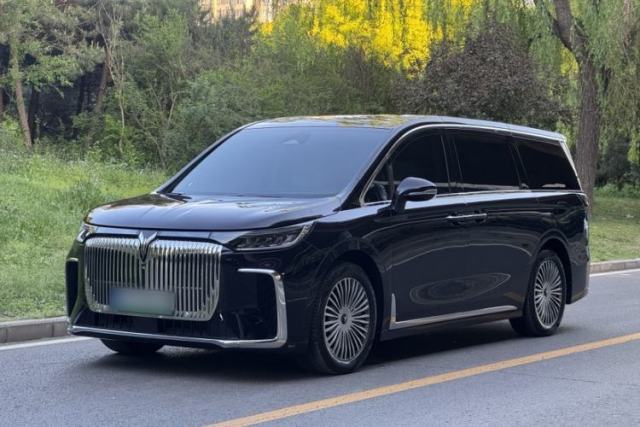 Used VOYAH Dream 2025 PHEV Four-Wheel Drive Prestige Kunpeng Edition