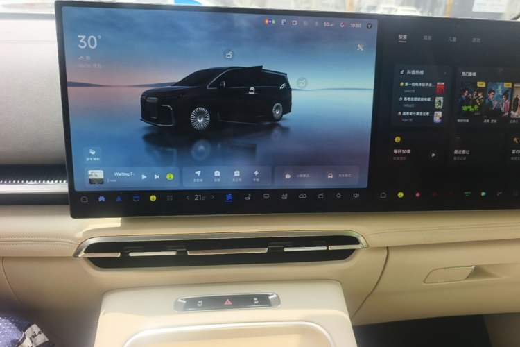 Used VOYAH Dream 2025 PHEV Four-Wheel Drive Prestige Kunpeng Edition Audio And AC Panel