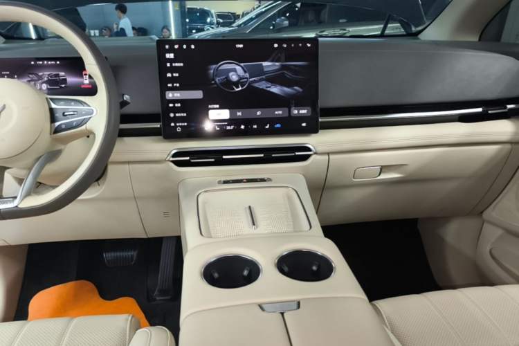 Used VOYAH Dream 2025 PHEV Four-Wheel Drive Excellence Qiankun Edition Audio And AC Panel