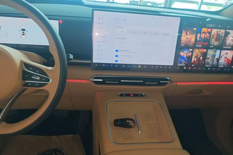 Used VOYAH Dream 2025 PHEV Four-Wheel Drive Prestige Kunpeng Edition Audio And AC Panel
