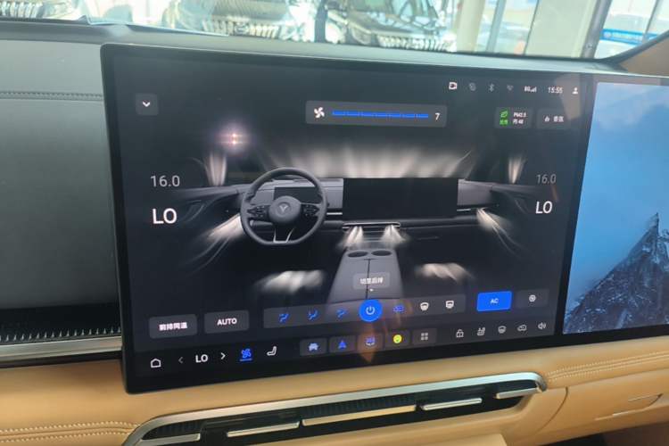 Used VOYAH Dream 2025 PHEV Four-Wheel-Drive Flagship Kunpeng Edition Audio And AC Panel
