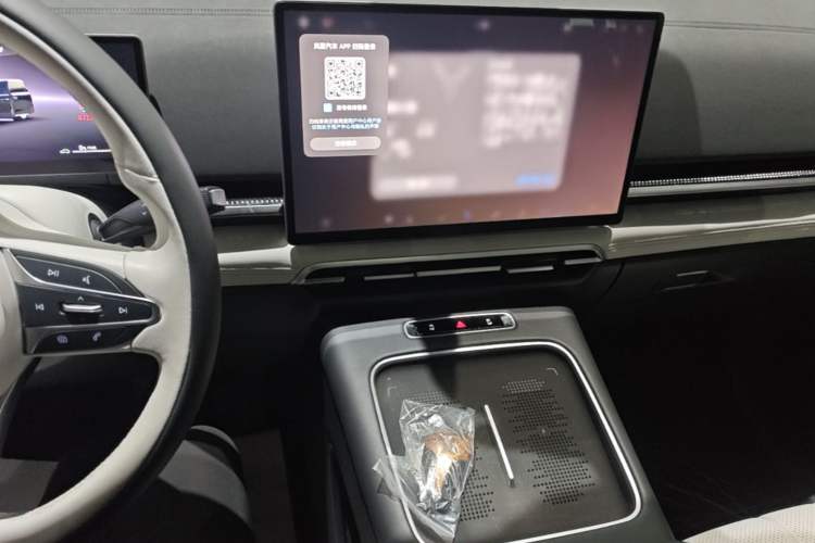 Used VOYAH Dream 2025 PHEV Four-Wheel Drive Prestige Qiankun Edition Audio And AC Panel