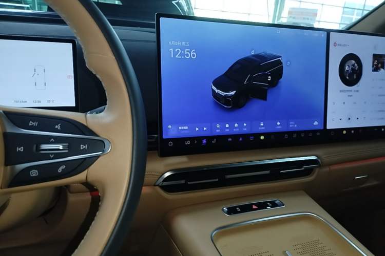 Used VOYAH Dream 2025 PHEV Four-Wheel-Drive Flagship Kunpeng Edition Audio And AC Panel