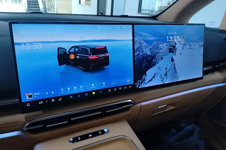 Used VOYAH Dream 2025 PHEV Four-Wheel-Drive Flagship Kunpeng Edition Audio And AC Panel