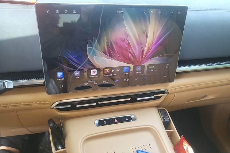 Used VOYAH Dream 2025 PHEV Four-Wheel-Drive Flagship Version – Qiankun Edition Audio And AC Panel