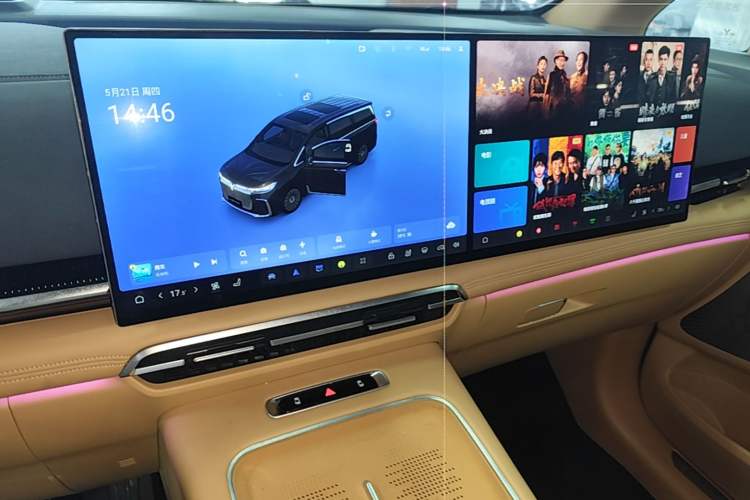Used VOYAH Dream 2025 PHEV Four-Wheel Drive Prestige Kunpeng Edition Audio And AC Panel