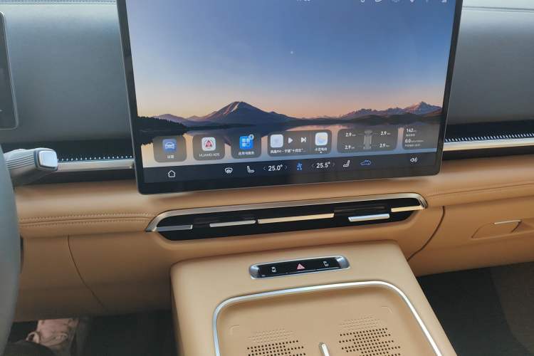 Used VOYAH Dream 2025 PHEV Four-Wheel-Drive Flagship Version – Qiankun Edition Audio And AC Panel