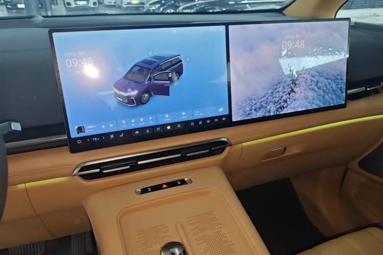 Used VOYAH Dream 2025 PHEV Four-Wheel Drive Prestige Kunpeng Edition Audio And AC Panel