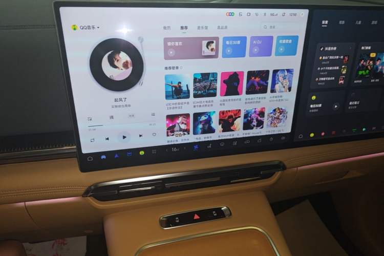 Used VOYAH Dream 2025 PHEV Four-Wheel-Drive Flagship Kunpeng Edition Audio And AC Panel