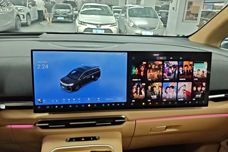 Used VOYAH Dream 2025 PHEV Four-Wheel-Drive Flagship Kunpeng Edition Audio And AC Panel