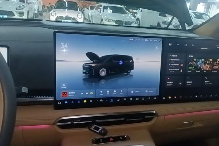 Used VOYAH Dream 2025 PHEV Four-Wheel Drive Prestige Kunpeng Edition Audio And AC Panel