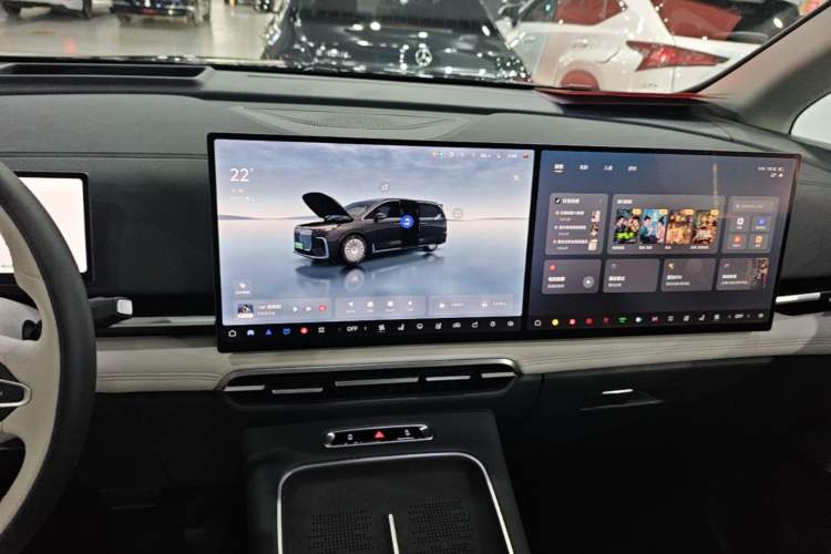 Used VOYAH Dream 2025 PHEV Four-Wheel Drive Prestige Kunpeng Edition Audio And AC Panel