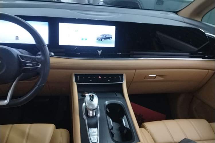 Used VOYAH Dream 2025 EV Long-range Century Edition Audio And AC Panel