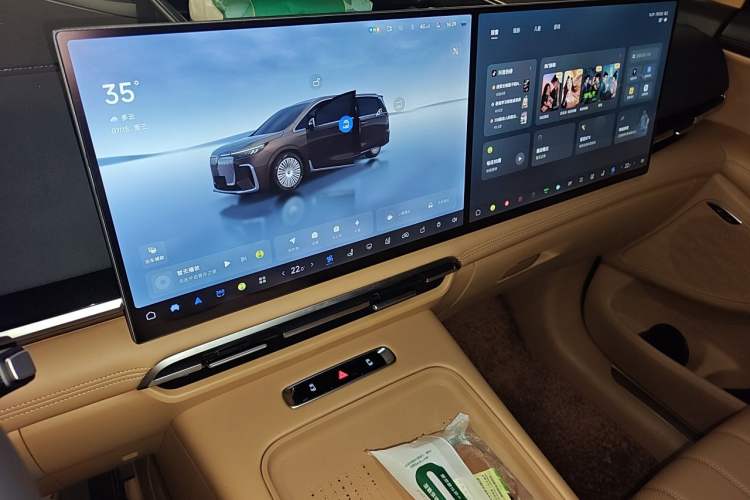 Used VOYAH Dream 2025 PHEV Four-Wheel Drive Excellence Kunpeng Edition Audio And AC Panel
