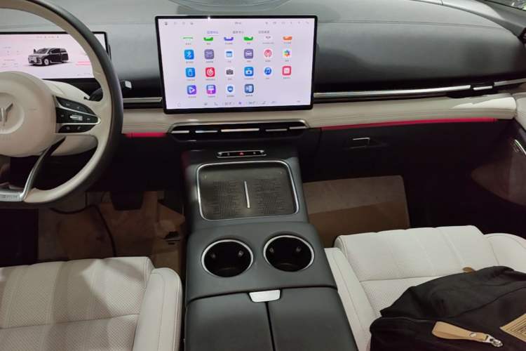Used VOYAH Dream 2025 PHEV Four-Wheel-Drive Flagship Version – Qiankun Edition Audio And AC Panel