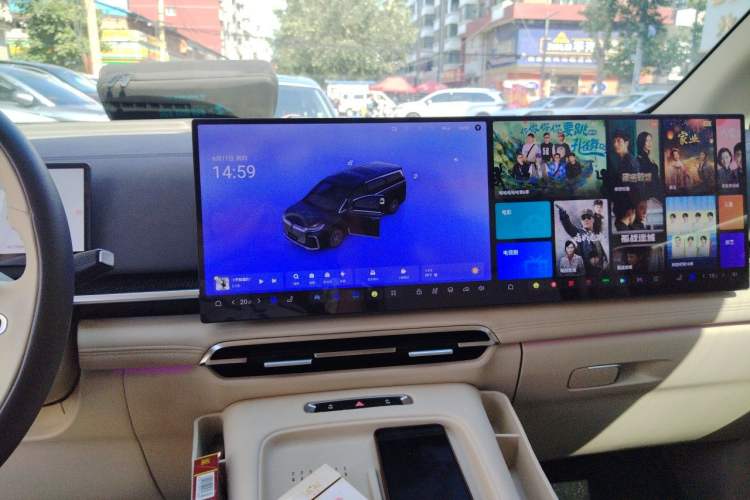 Used VOYAH Dream 2025 PHEV Four-Wheel Drive Prestige Kunpeng Edition Audio And AC Panel