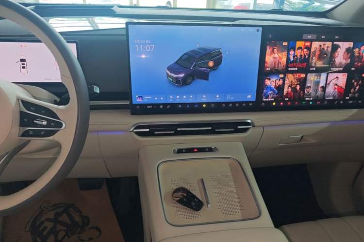 Used VOYAH Dream 2025 PHEV Four-Wheel Drive Prestige Kunpeng Edition Audio And AC Panel