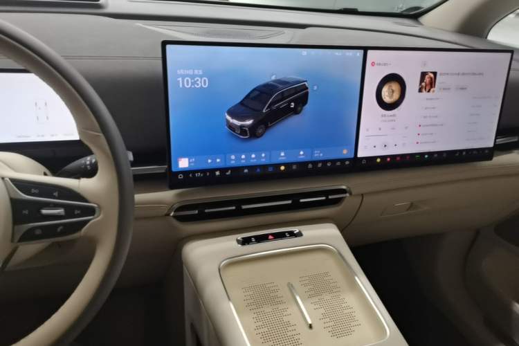 Used VOYAH Dream 2025 PHEV Four-Wheel-Drive Flagship Kunpeng Edition Audio And AC Panel