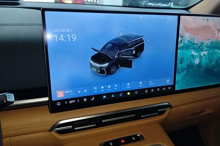 Used VOYAH Dream 2025 PHEV Four-Wheel-Drive Flagship Kunpeng Edition Audio And AC Panel