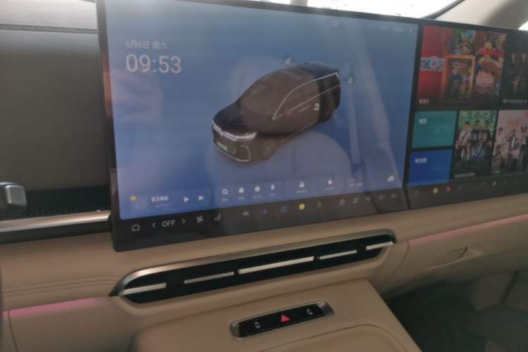 Used VOYAH Dream 2025 PHEV Four-Wheel Drive Prestige Kunpeng Edition Audio And AC Panel