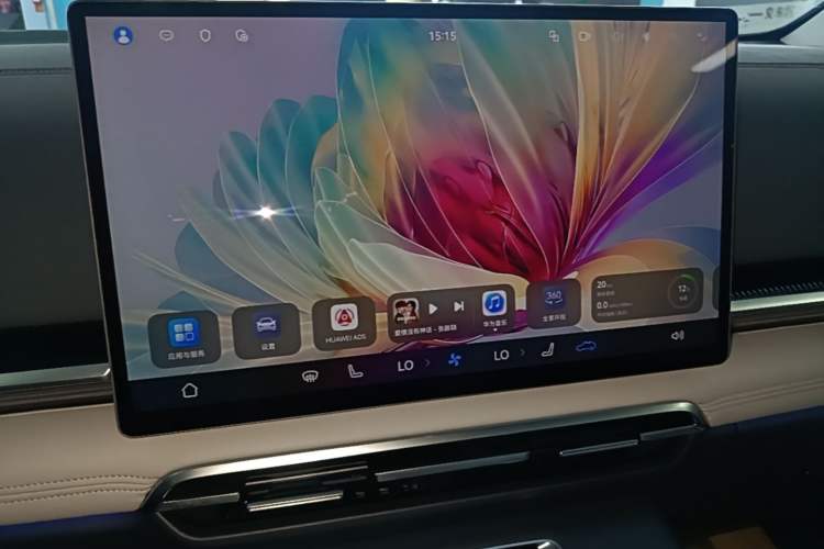 Used VOYAH Dream 2025 PHEV Four-Wheel-Drive Flagship Version – Qiankun Edition Audio And AC Panel