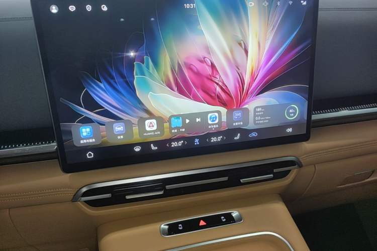 Used VOYAH Dream 2025 PHEV Four-Wheel Drive Excellence Qiankun Edition Audio And AC Panel