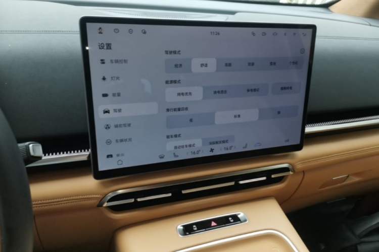 Used VOYAH Dream 2025 PHEV Four-Wheel Drive Prestige Qiankun Edition Audio And AC Panel