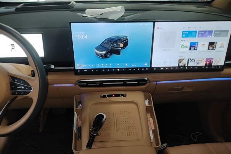 Used VOYAH Dream 2025 PHEV Four-Wheel Drive Prestige Kunpeng Edition Audio And AC Panel