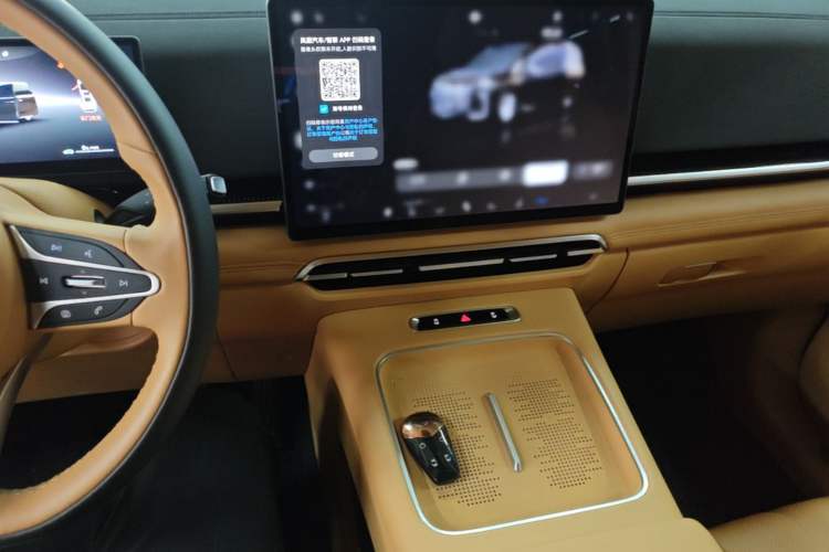 Used VOYAH Dream 2025 PHEV Four-Wheel Drive Prestige Qiankun Edition Audio And AC Panel