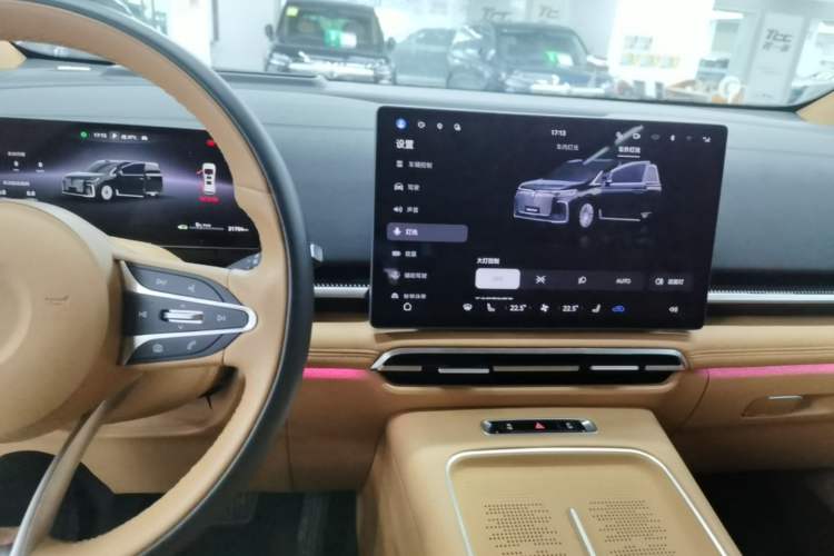 Used VOYAH Dream 2025 PHEV Four-Wheel Drive Prestige Qiankun Edition Audio And AC Panel