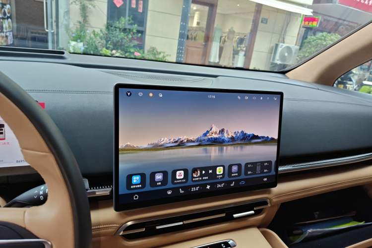 Used VOYAH Dream 2025 PHEV Four-Wheel Drive Prestige Qiankun Edition Audio And AC Panel