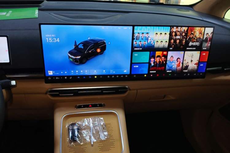Used VOYAH Dream 2025 PHEV Four-Wheel-Drive Flagship Kunpeng Edition Audio And AC Panel