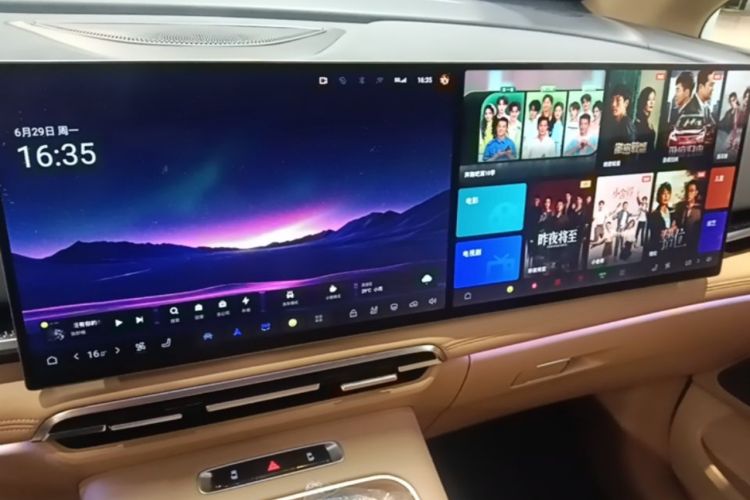 Used VOYAH Dream 2025 PHEV Four-Wheel Drive Prestige Kunpeng Edition Audio And AC Panel