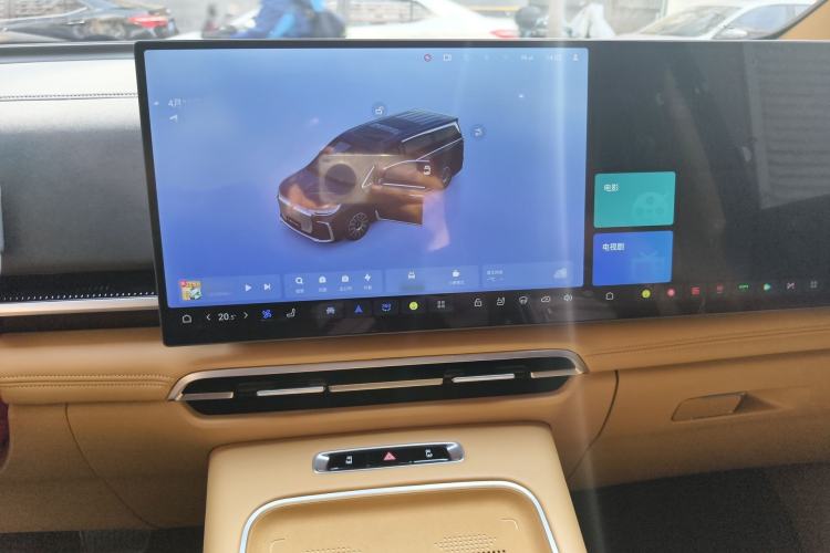Used VOYAH Dream 2025 EV Four-Wheel Drive Prestige Kunpeng Edition Audio And AC Panel