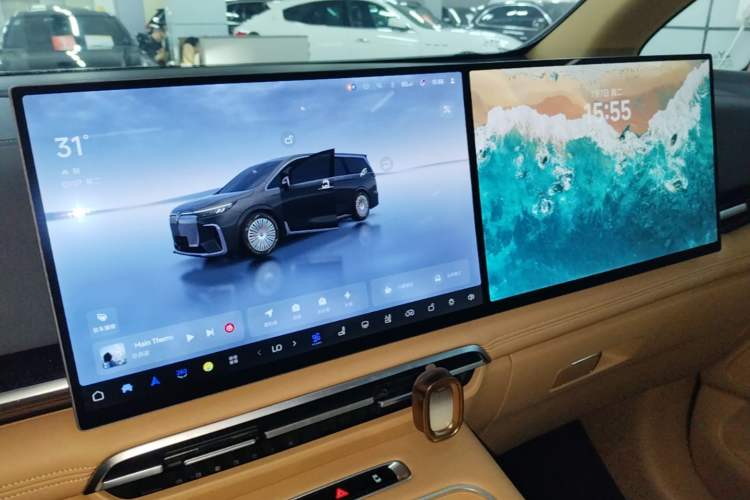Used VOYAH Dream 2025 PHEV Four-Wheel Drive Excellence Kunpeng Edition Audio And AC Panel