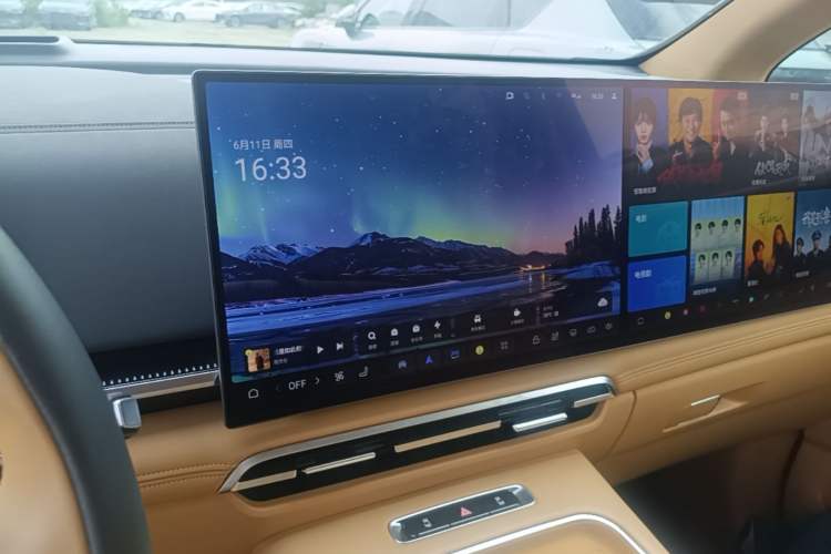 Used VOYAH Dream 2025 PHEV Four-Wheel-Drive Flagship Kunpeng Edition Audio And AC Panel