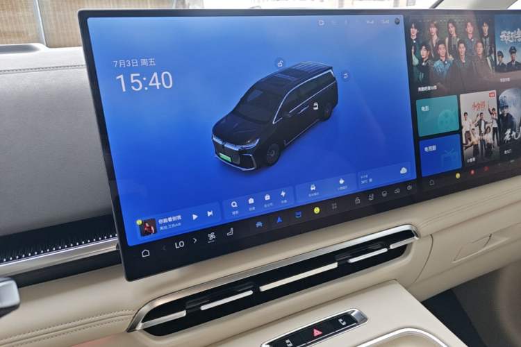 Used VOYAH Dream 2025 PHEV Four-Wheel Drive Prestige Kunpeng Edition Audio And AC Panel