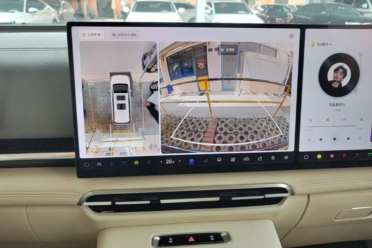 Used VOYAH Dream 2025 PHEV Four-Wheel-Drive Flagship Kunpeng Edition Audio And AC Panel
