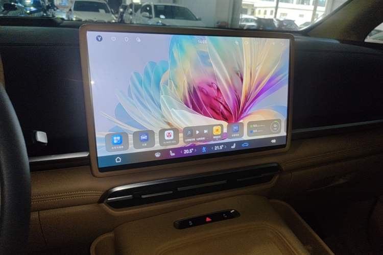 Used VOYAH Dream 2025 PHEV Four-Wheel-Drive Flagship Version – Qiankun Edition Audio And AC Panel