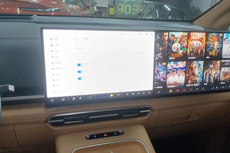 Used VOYAH Dream 2025 PHEV Four-Wheel-Drive Flagship Kunpeng Edition Audio And AC Panel