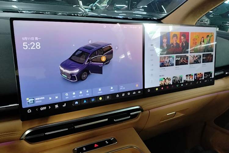 Used VOYAH Dream 2025 PHEV Four-Wheel-Drive Flagship Kunpeng Edition Audio And AC Panel