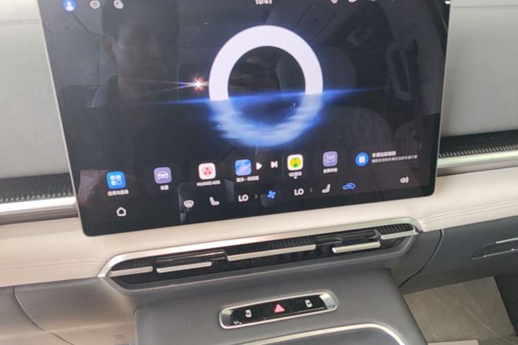 Used VOYAH Dream 2025 EV Four-Wheel-Drive Flagship Qiankun Version Audio And AC Panel