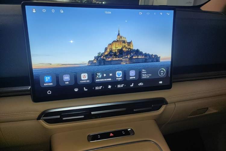Used VOYAH Dream 2025 PHEV Four-Wheel Drive Excellence Qiankun Edition Audio And AC Panel
