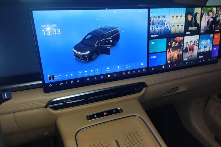 Used VOYAH Dream 2025 PHEV Four-Wheel-Drive Flagship Kunpeng Edition Audio And AC Panel