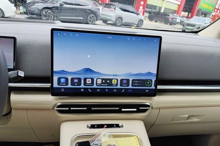 Used VOYAH Dream 2025 PHEV Four-Wheel-Drive Flagship Version – Qiankun Edition Audio And AC Panel