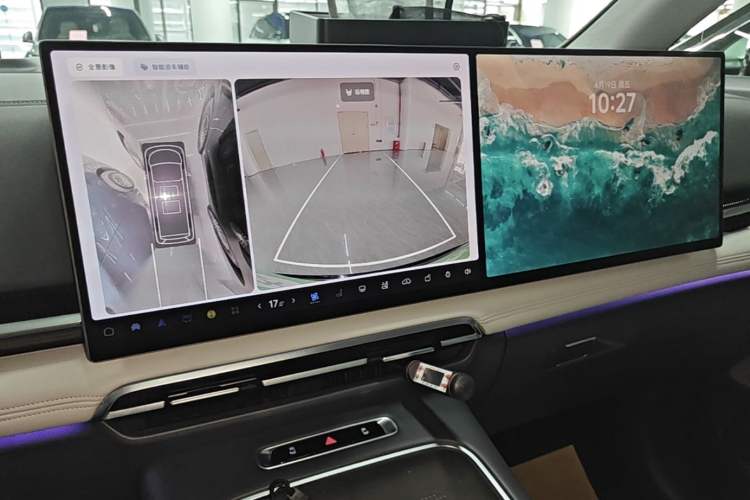 Used VOYAH Dream 2025 PHEV Four-Wheel-Drive Flagship Kunpeng Edition Audio And AC Panel
