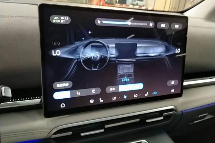 Used VOYAH Dream 2025 PHEV Four-Wheel-Drive Flagship Version – Qiankun Edition Audio And AC Panel