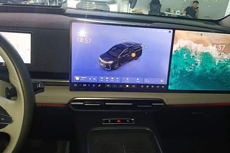 Used VOYAH Dream 2025 PHEV Four-Wheel Drive Prestige Kunpeng Edition Audio And AC Panel